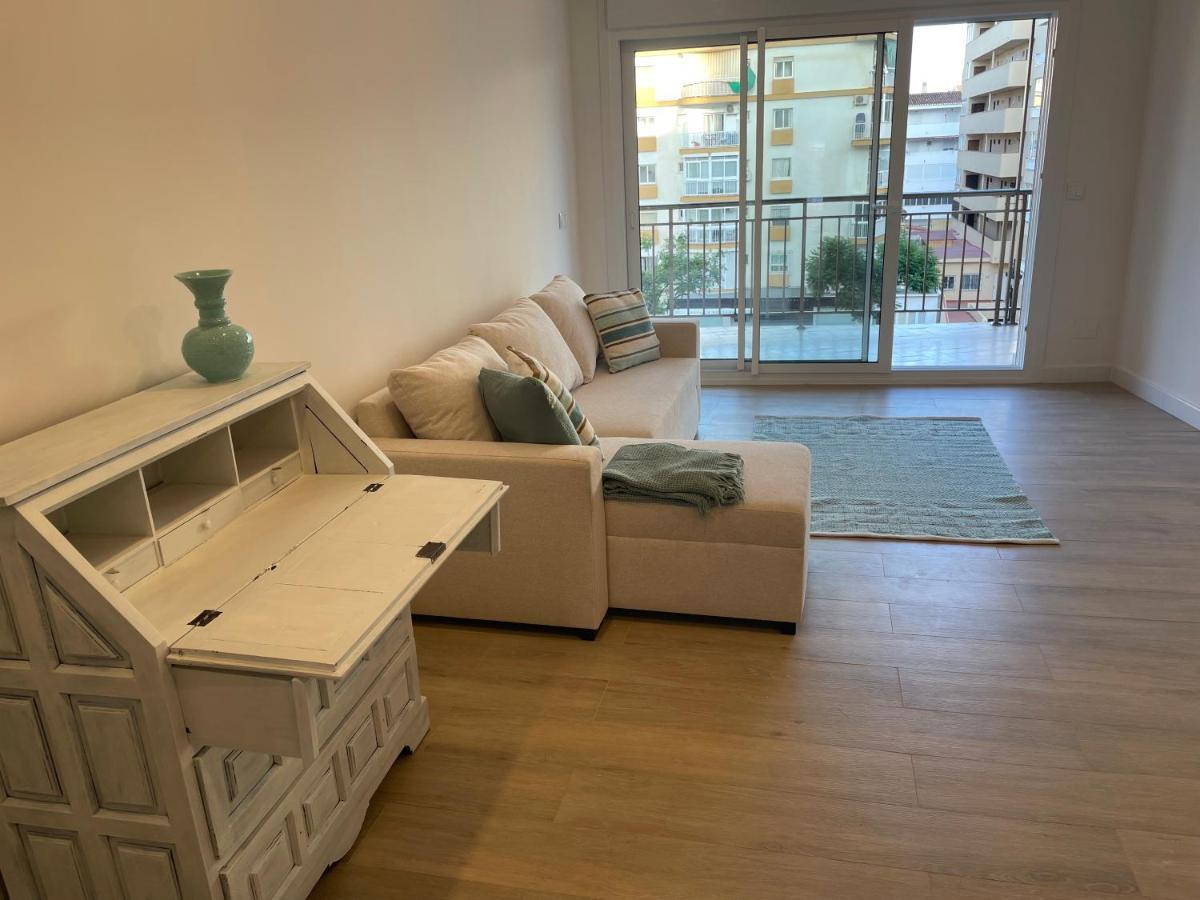 Апартаменты Piso A Estrenar Junto A La Playa Фуэнхирола Экстерьер фото