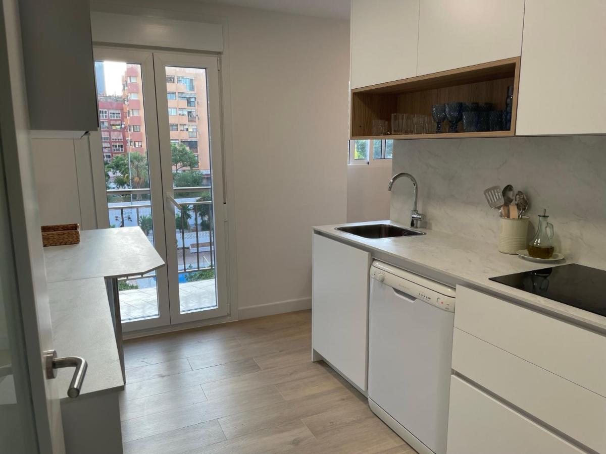 Апартаменты Piso A Estrenar Junto A La Playa Фуэнхирола Экстерьер фото
